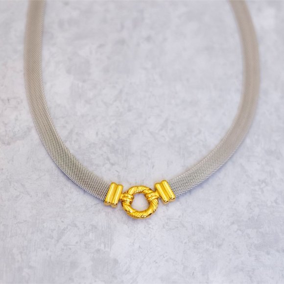 18 inch, Vintage Mid Century Modern Queen Silver Tone Necklace - C12 - Picture 1 of 3